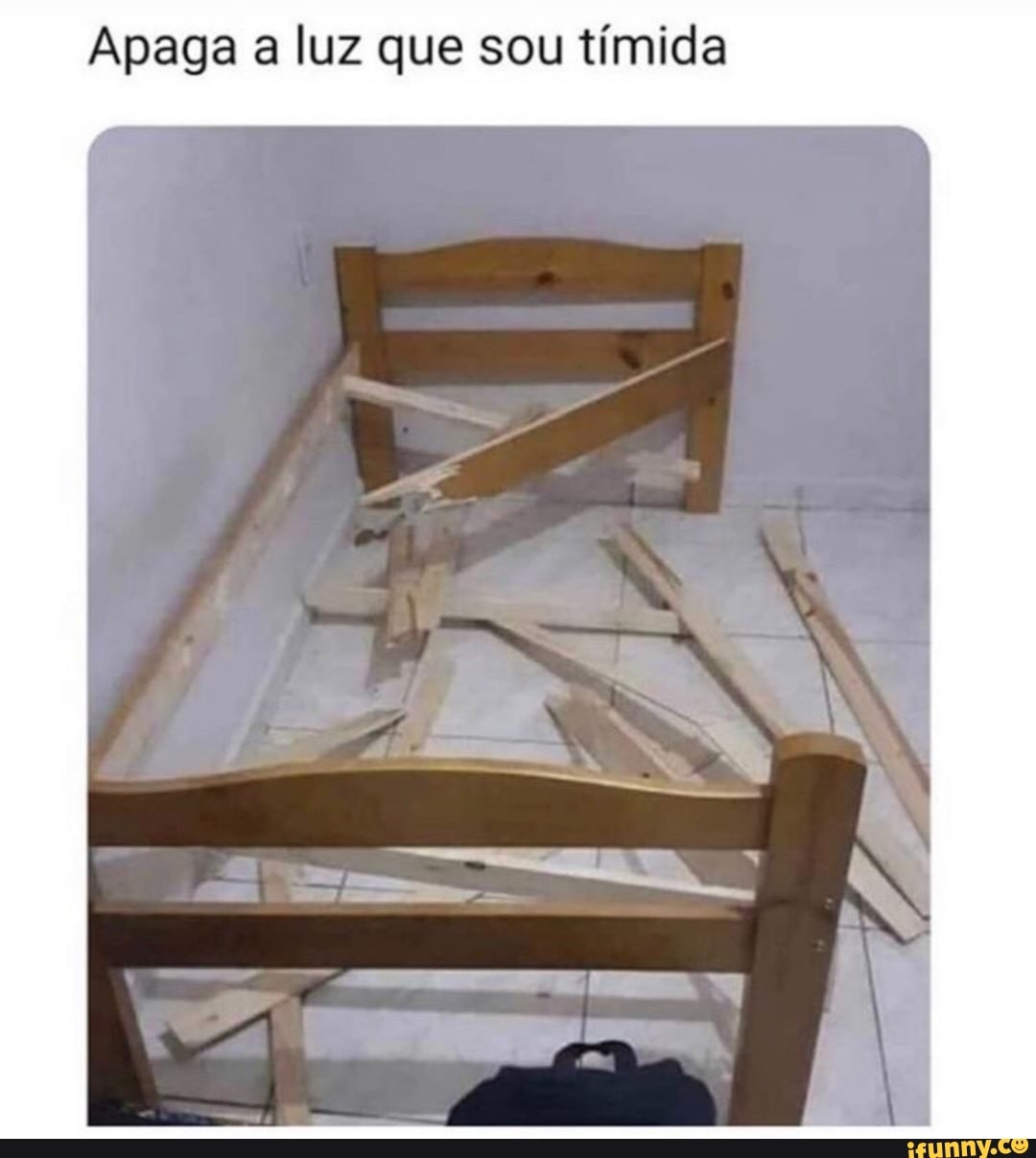 Apaga a luz que sou tímida