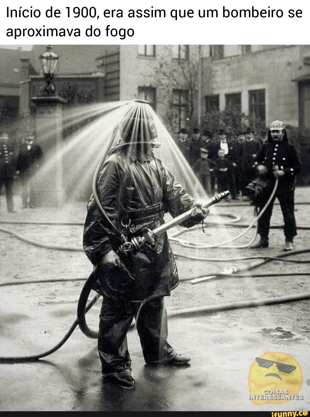 Início de 1900, era assim que um bombeiro se aproximava do fogo
TE