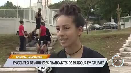 MULHERES PRATICANTES DE PARKOUR EM TAUBATÉ 