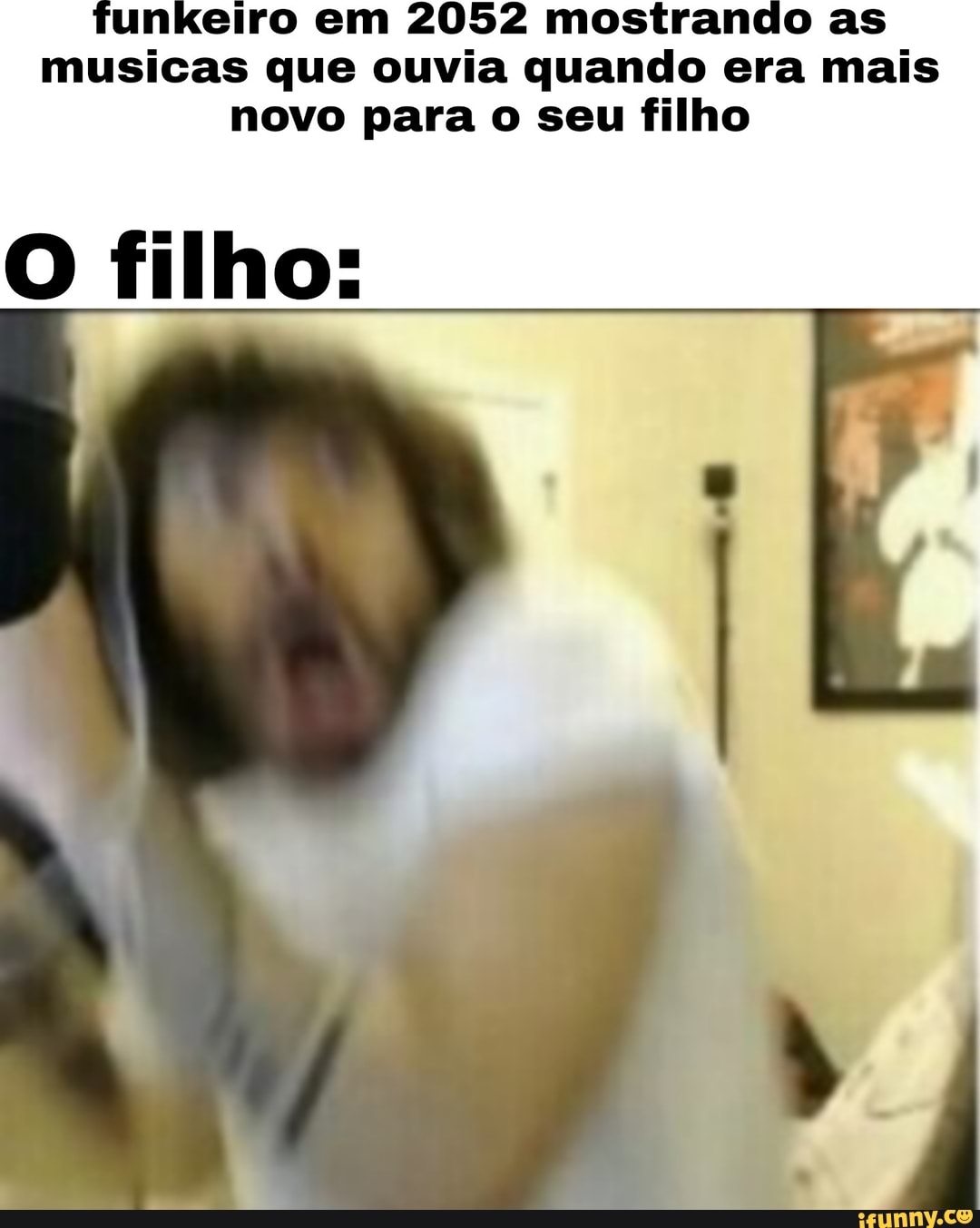 funkeiro em 2052 mostrando as
musicas que ouvia quando era mais
novo para o seu filho
O filho: