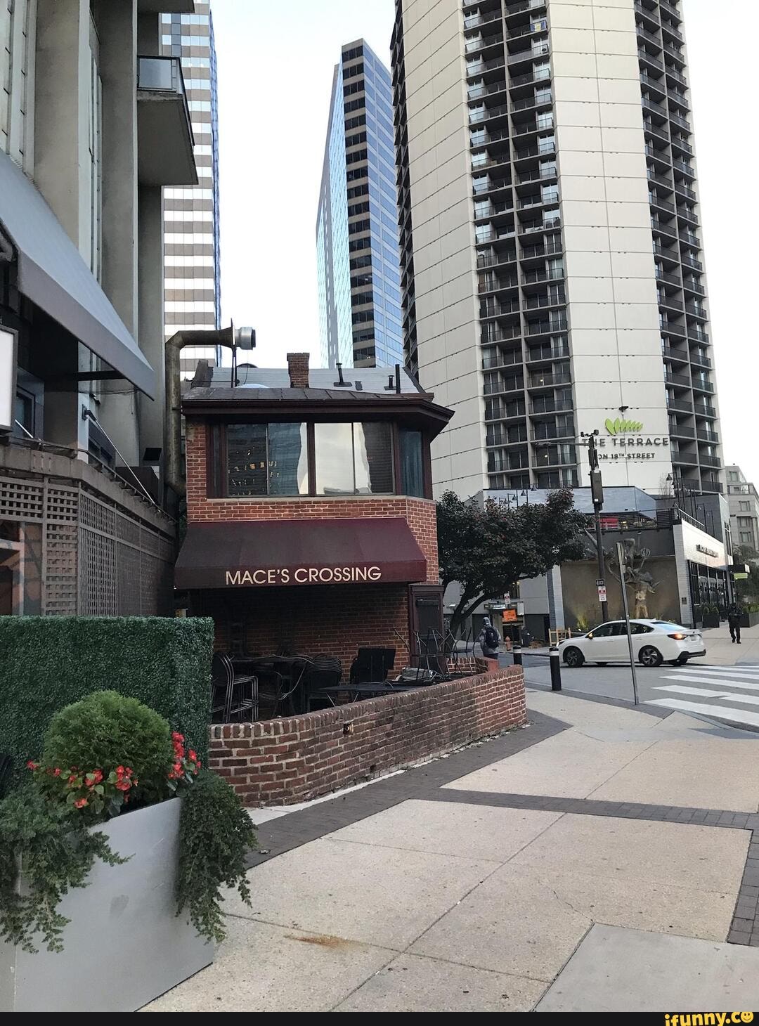 The late lamented and much missed Mace’a Crossing. The little red