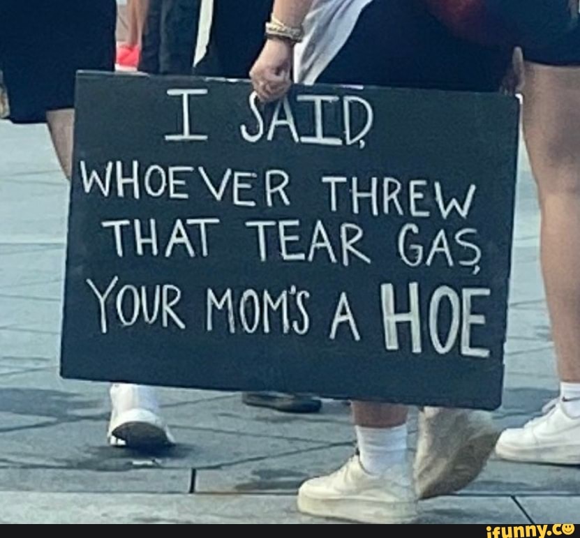 Tune
YOUR MOMS A HOE