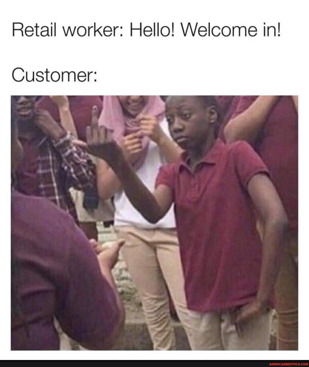 Retail worker: Hello! Welcome in!
Customer: