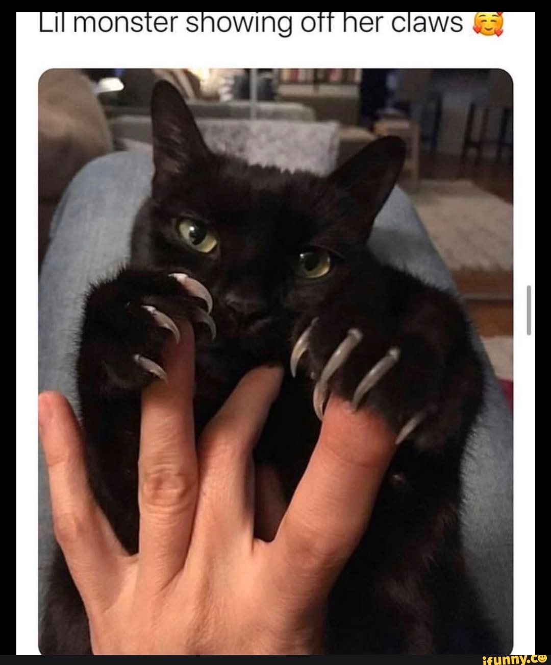 I MONStEF SNOWING O er claws (3