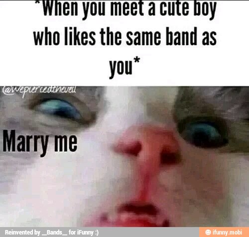 "When you meet a cute DOy
who likes the same hand as