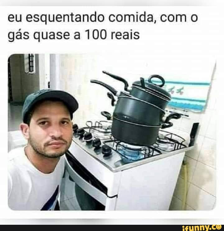 eu esquentando comida, com o gás quase a 100 reais