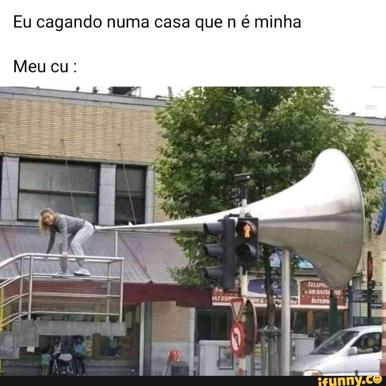 Eu cagando numa casa que n é minha
Meu cu: