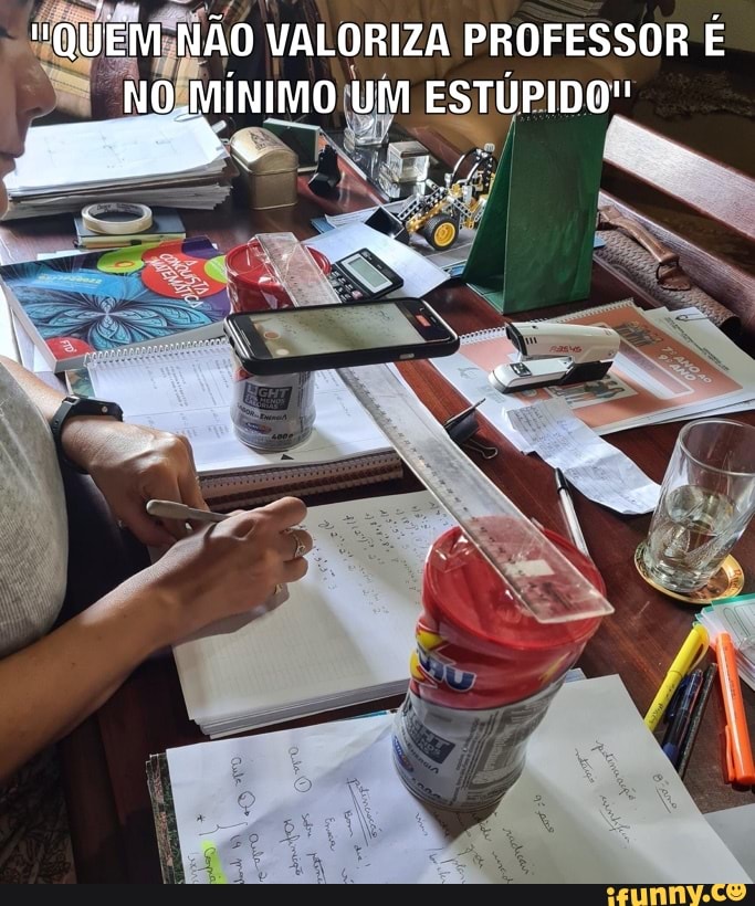 "QUÉM NÃO VALORIZA PROFESSOR É NO .MÍNIMO UM ESTÚPIDO"