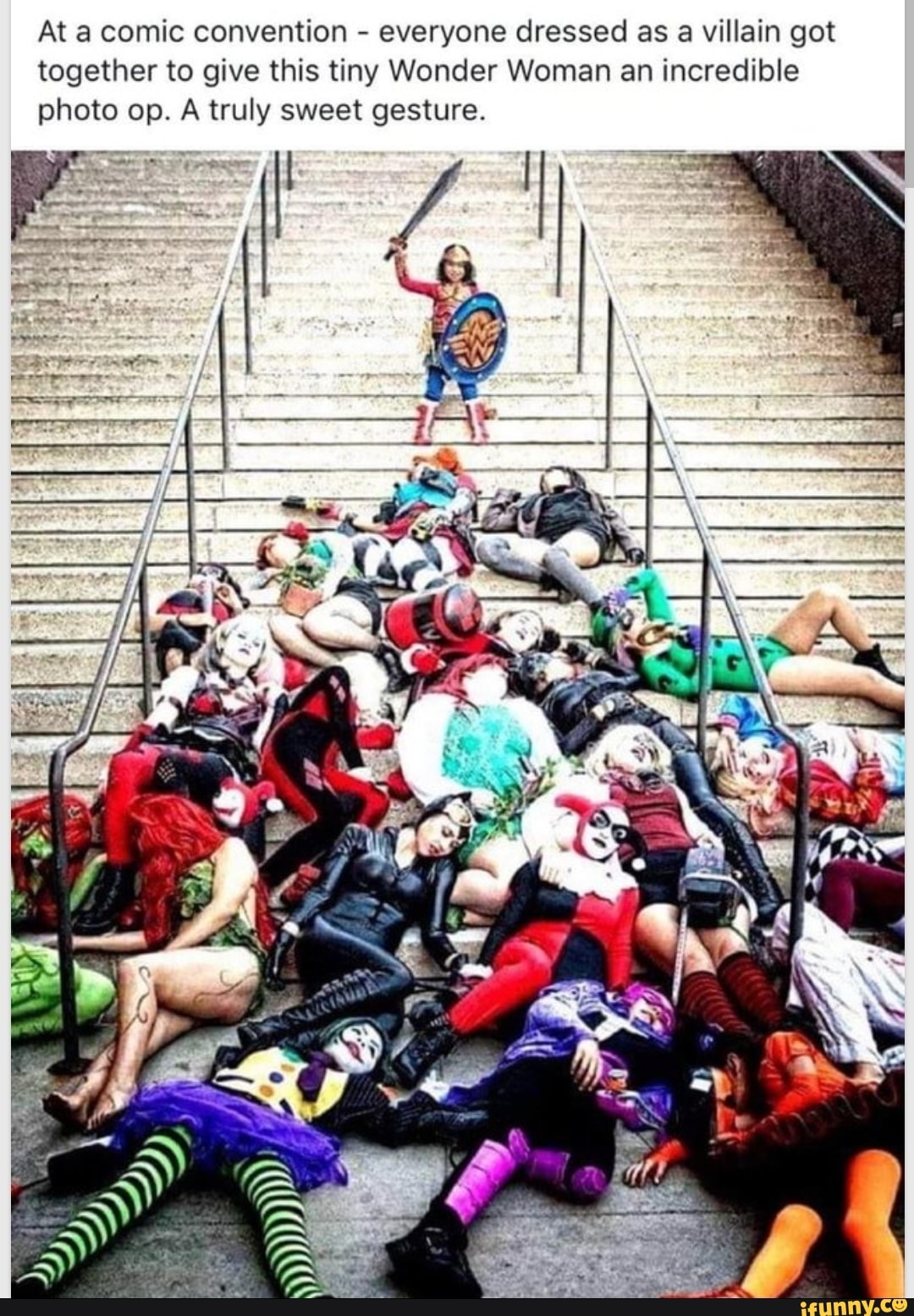 At a comic convention
everyone dressed as a villain got
together to give this tiny Wonder Woman an incredible
photo op. A truly sweet gesture.