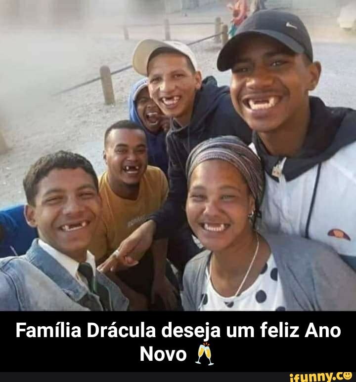 Família Drácula [o E! um feliz Ano
Novo f\ - Família Drácula deseja um feliz Ano Novo 🥂