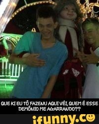 QUE KI EU TÔ FAZENU AQUI VÉI, QUEM É ESSE DEMÔNIO ME AGARRANDO??