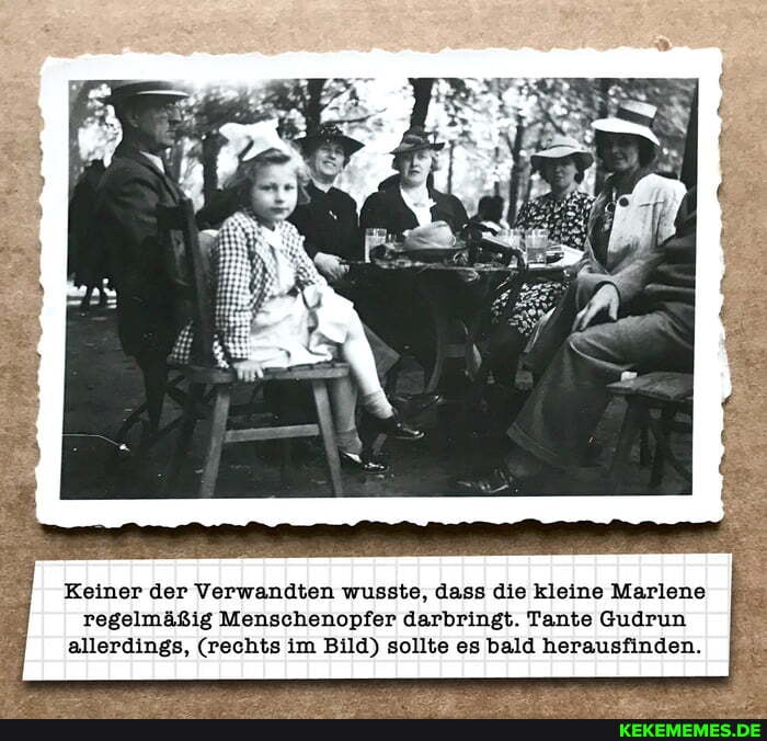 Keiner der Verwandten wusste, dass die kleine Marlene regelmäßig Menschenopfer darbringt. Tante Gudrun allerdings, (rechts im Bild) sollte es bald herausfinden.