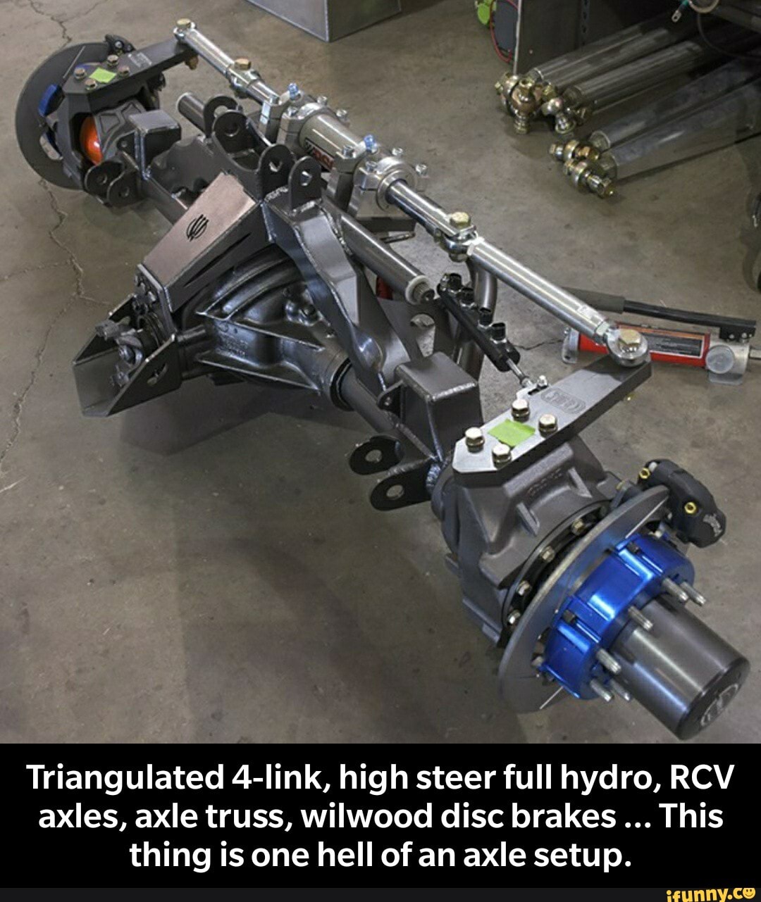 É Triangulated 4link, high steer full hydro, RCV axles, axle truss