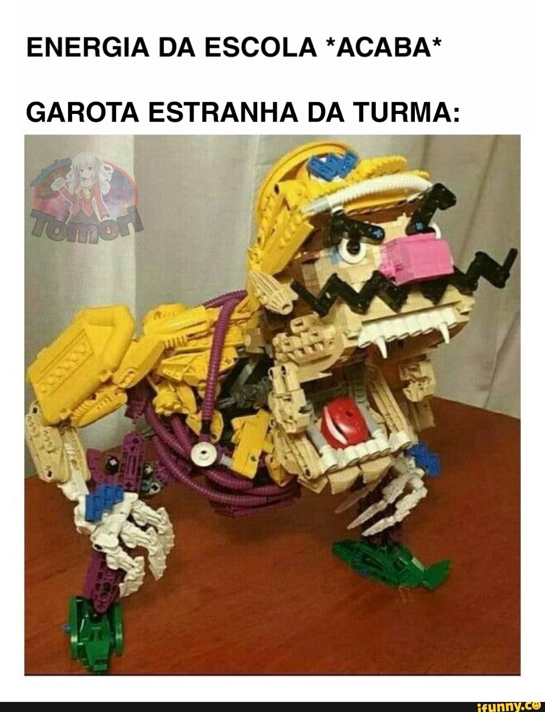 ENERGIA DA ESCOLA *ACABA*
GAROTA ESTRANHA DA TURMA: